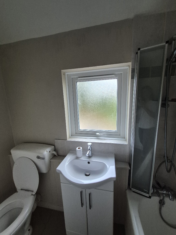 Upstairs Bathroom at Gamekeepers Cottage BT27