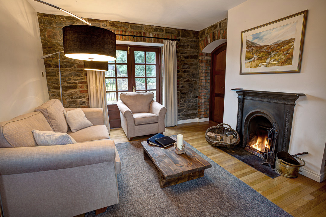 Rose Cottage is a one bedroomed cottage with two bathrooms, patio and bbq area, aga kitchen and stunning gardens