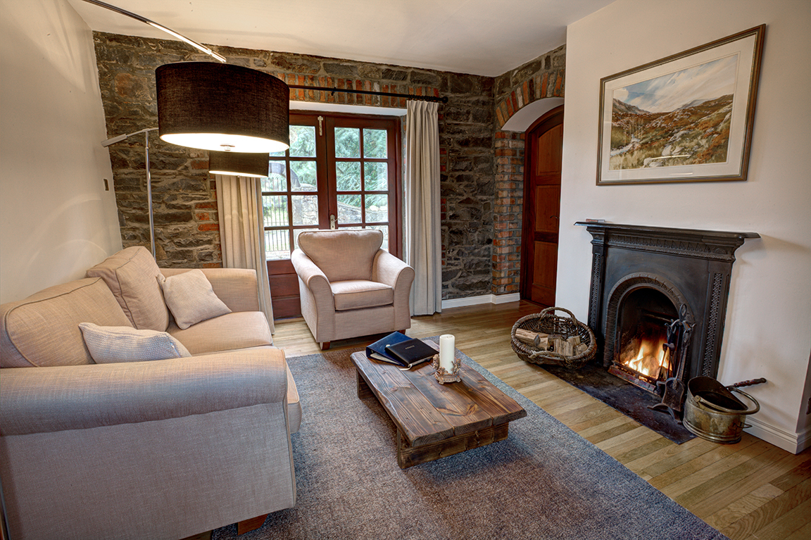 Rose Cottage is a one bedroomed cottage with two bathrooms, patio and bbq area, aga kitchen and stunning gardens